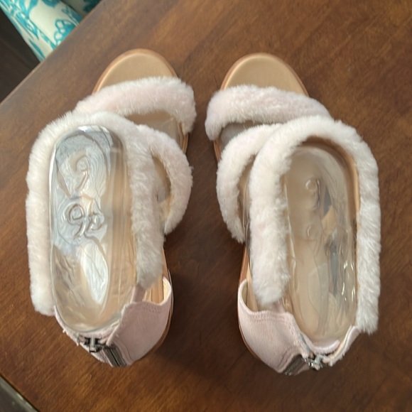 Ugg Del Rey Sheepskin Pink Fluff Block Heel Sandal Open Toe Ankle Strap Size 9.5 - Picture 3 of 12